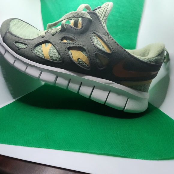 Nike Free Run 2 Sneakers - Picture 1 of 7